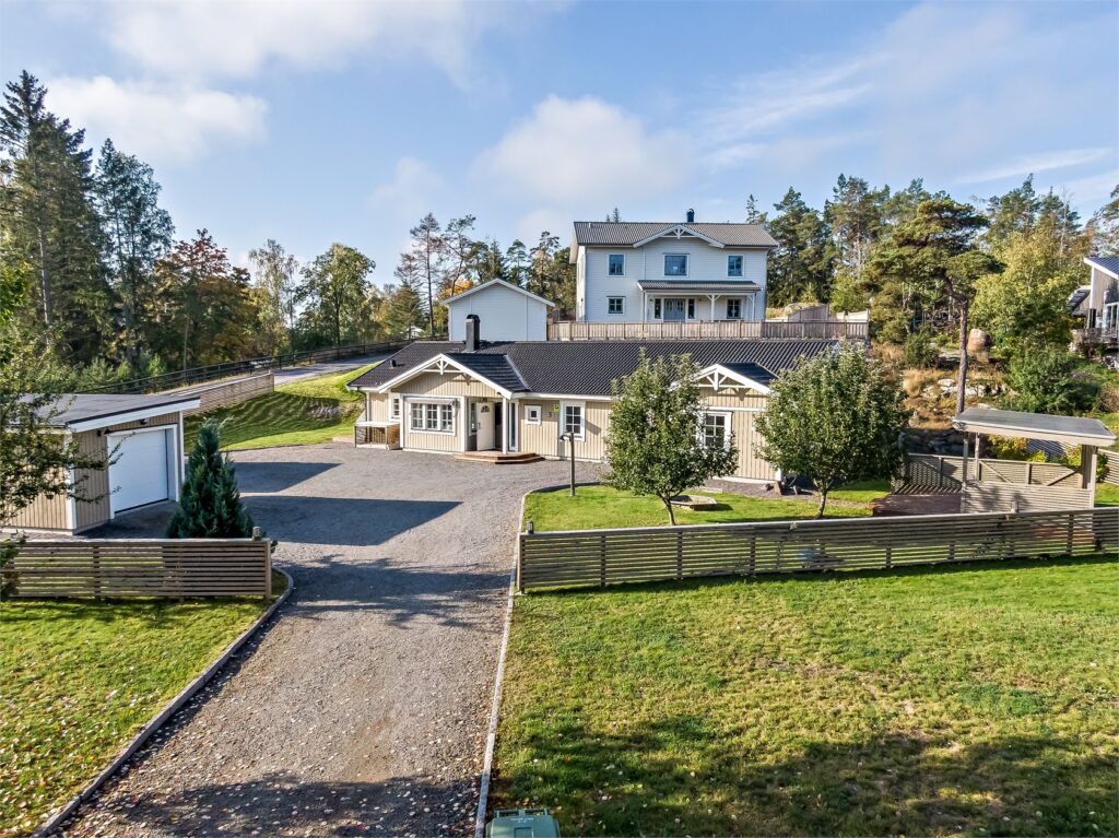 Bygge av stenmur. Länna, Skogås i Huddinge, Stockholm | Byggentreprenör i Stockholm Byggföretag i Vasastan Renovering