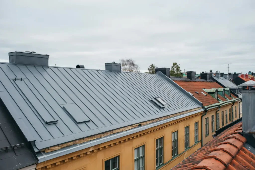 takrenovering med ny bandt ckt pl t och isolering p s dermalm stockholm