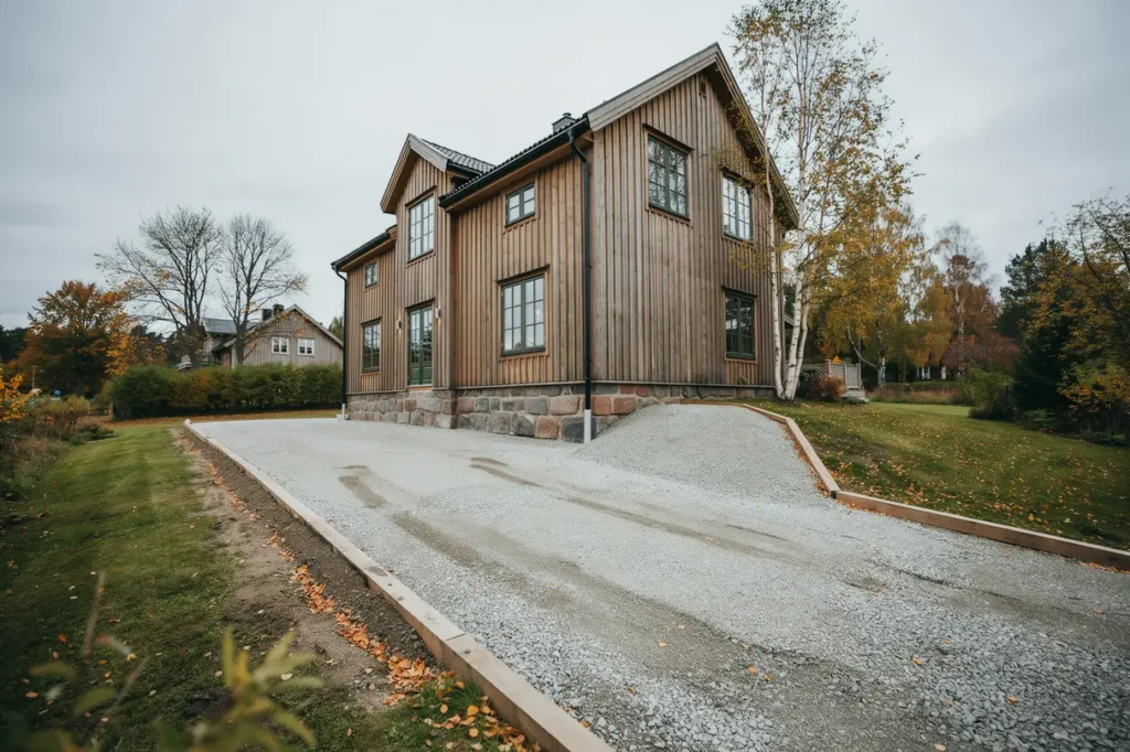 s planerar du en h llbar garageuppfart i grus r tt b rlager lutning och sk tsel ret runt